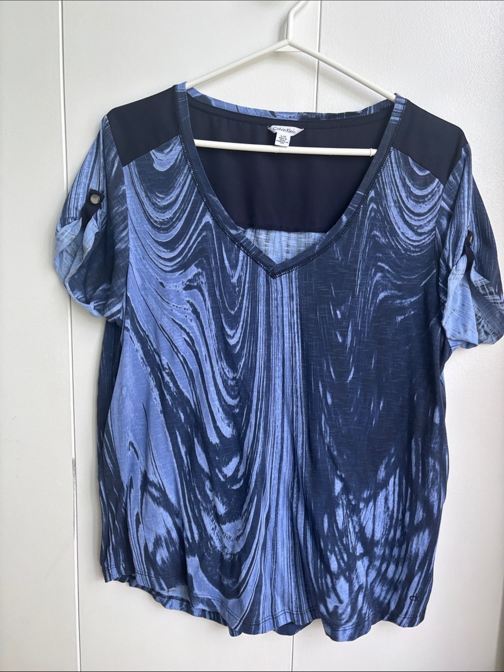 Calvin Klein Blue Marble Swirl V-Neck Short Sleeve Top